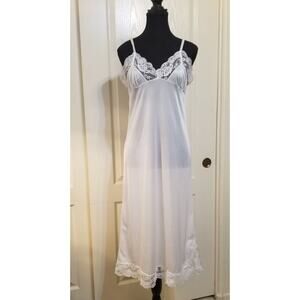 Women's White Satin Chemise Long Nightdress - No Label, Preowned